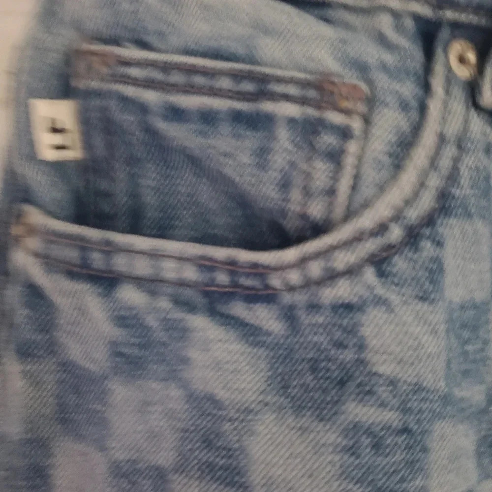 LOVERS AND FRIENDS CHECKERED DISTRESSED JEANS, SIZE 24 - Picture 7 of 7
